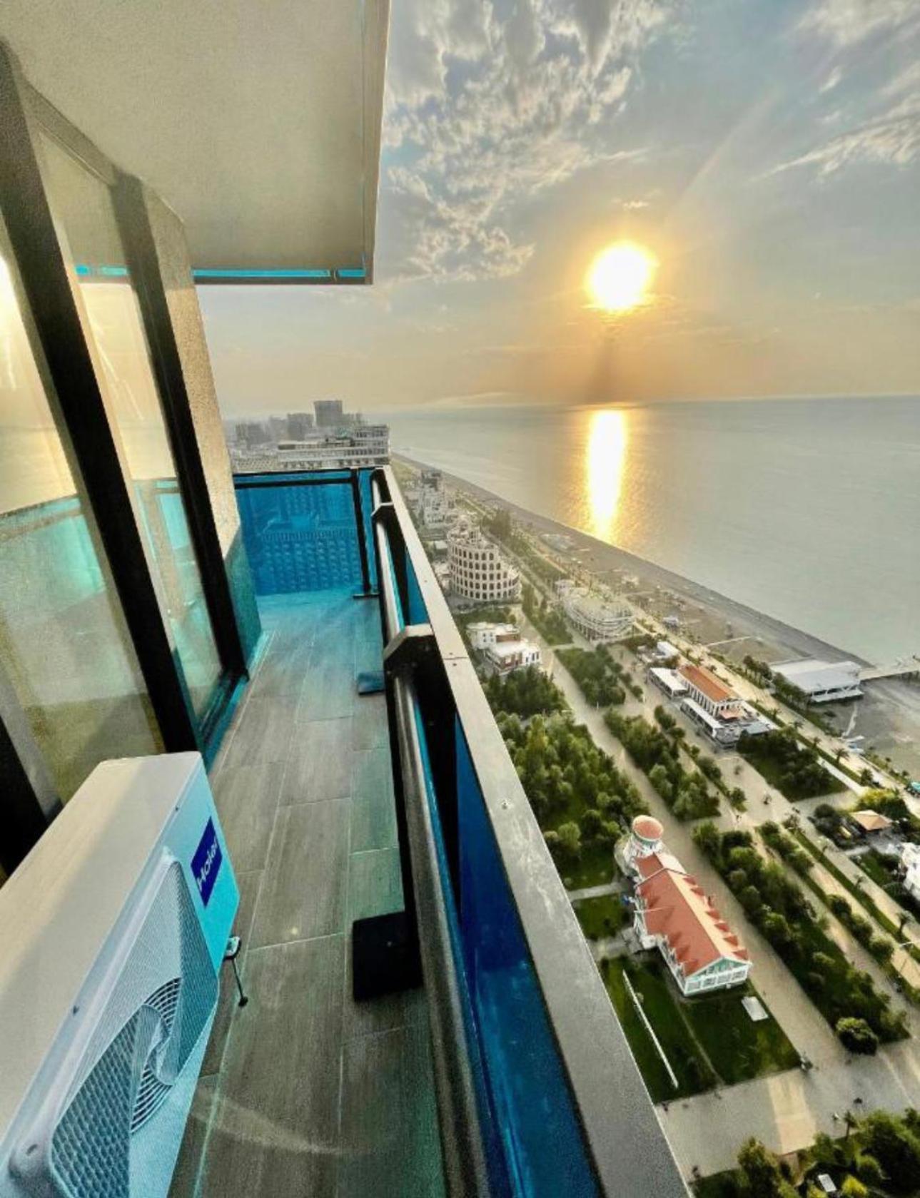 Orbi City Batumi Star Aparthotel Bagian luar foto